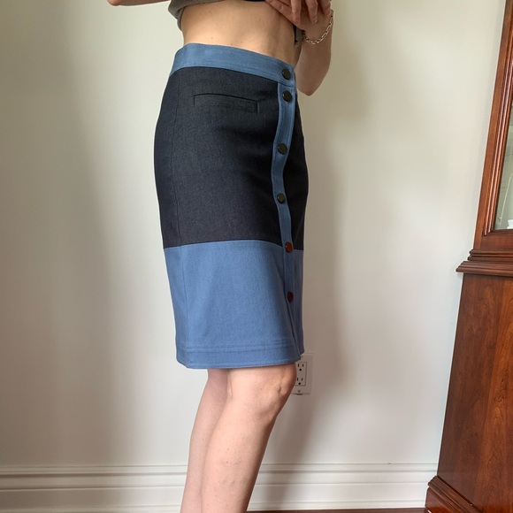 NWOT-Women’s, St. John, cotton skirt, blue, size small - Picture 3 of 14